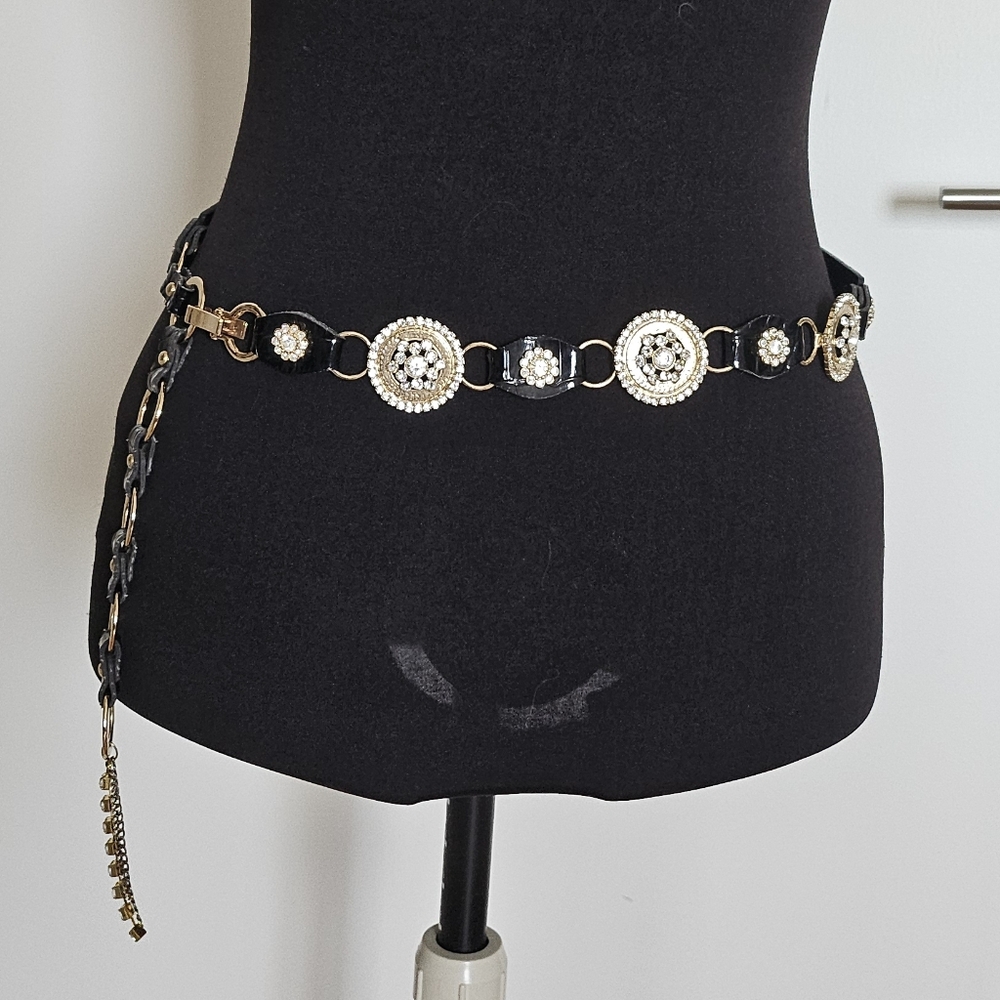 D.i.a Gyaru Rhinestone Black and Gold Chain O Ring Belt